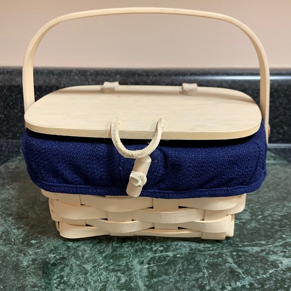 Longaberger Accents Longaberger Whitewashed Lidded Basket Purse